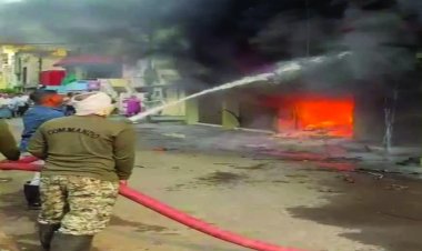 घर-दुकान में भीषण आग, 20 लाख का नुकसान, समय रहते टला बड़ा हादसा