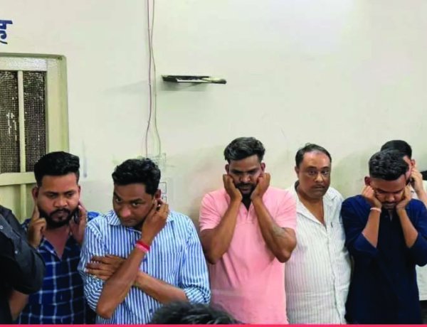 कंस्ट्रक्शन ऑफिस में जुआ फड़, 9 जुआरी गिरफ्तार, लकदी सहित 45 लाख से ज्यादा का सामान जब्त