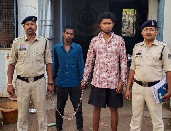 धारदार हथियार लहराकर आतंक फैलाने वाला युवक पुलिस की गिरफ्त में