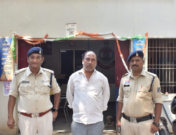 2 किलो से ज्यादा गांजा के साथ तस्कर गिरफ्तार, लाखों रुपए का सामान जब्त