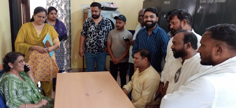 आत्मानंद स्कूलों में फीस का विरोध तेज, सरकार से पुनर्विचार की मांग