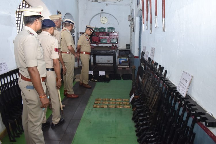 वार्षिक निरीक्षण में आईजी ने परेड, शाखाओं और व्यवस्थाओं का लिया जायजा