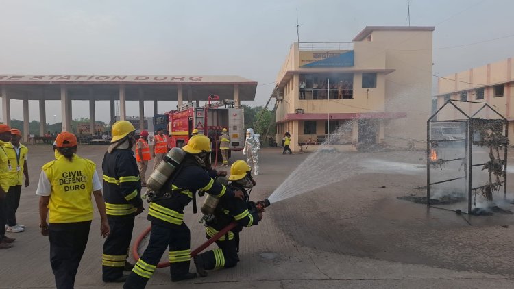 दुर्ग में सिविल डिफेंस मॉक ड्रिल: हवाई हमले और आपदा से निपटने का दिया गया प्रशिक्षण, ब्लैकआउट भी किया गया