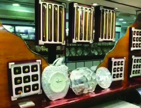 दिनदहाड़े बड़ी लूट, तलवार के दम पर 1 करोड़ के जेवर ले उड़े बदमाश