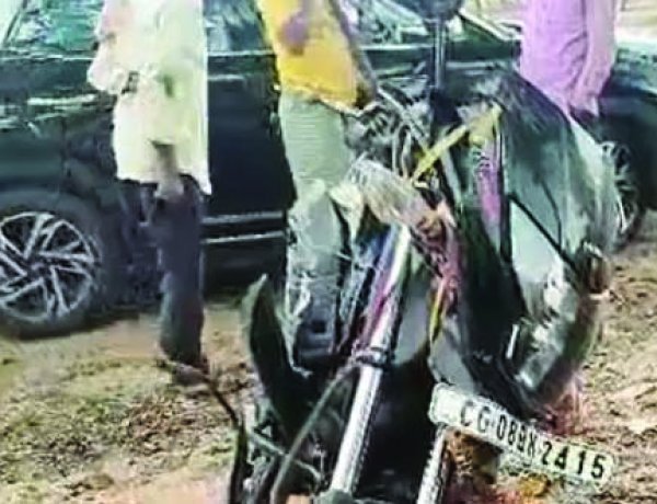 भीषण सड़क हादसा: कार-बाइक की आमने-सामने टक्कर, तीन युवकों की मौके पर मौत