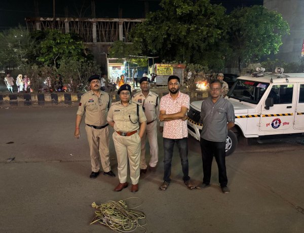 सूर्या मॉल क्षेत्र में नो पार्किंग पर यातायात पुलिस की कार्रवाई, काटे गए ई-चालान