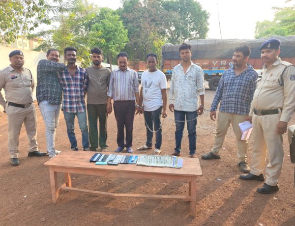 शिवनाथ नदी किनारे जुआ फड़ पर पुलिस का छापा, 7 जुआरी गिरफ्तार, 42 हजार कैश सहित लाखों का सामान जब्त