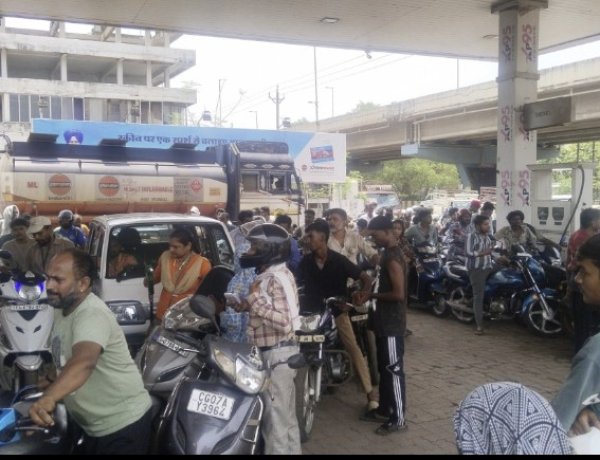 पेट्रोल-डीजल को लेकर अफवाहों पर प्रशासन सख्त, दुर्ग में 5 दिन से ज्यादा का स्टॉक मौजूद
