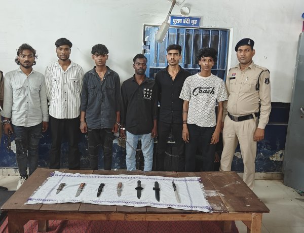 उर्स में सुरक्षा के बीच पुलिस का बड़ा एक्शन, 7 युवकों के पास मिले धारदार हथियार