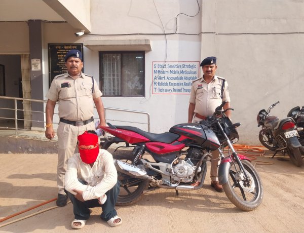 पंजाब बार के बाहर खूनी हमला: बीयर बोतल और धारदार हथियार से युवक पर जानलेवा अटैक, 3 नाबालिग सहित 4 गिरफ्तार