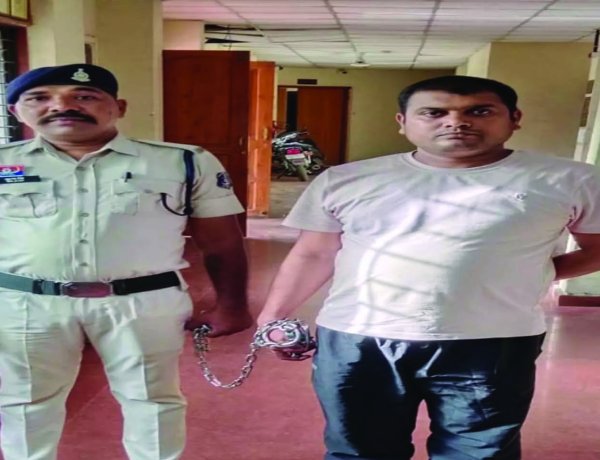 शादी का झांसा देकर दुष्कर्म का आरोप, आरक्षक गिरफ्तार
