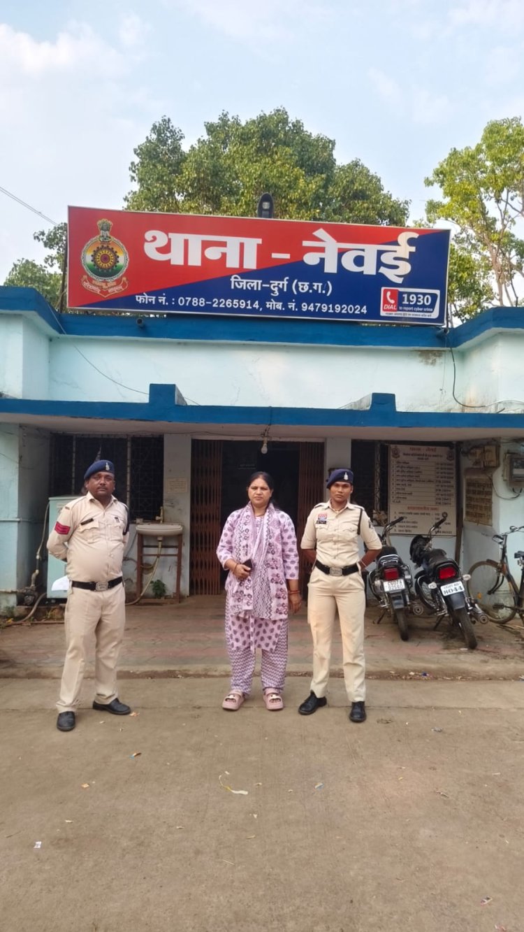 बुजुर्ग दंपत्ति के खाते से पैसे उड़ाने वाली केयर टेकर गिरफ्तार, 40 हजार की धोखाधड़ी का खुलासा