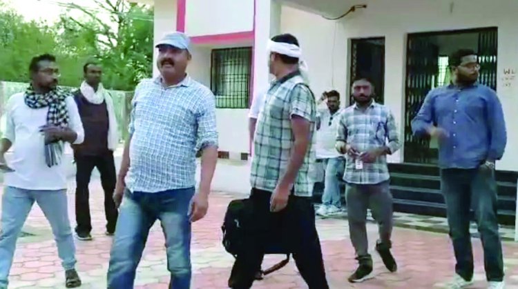 बिजली कनेक्शन के नाम पर रिश्वतखोरी, ACB ने JE को रंगे हाथ पकड़ा, लाइनमैन भी जांच के घेरे में