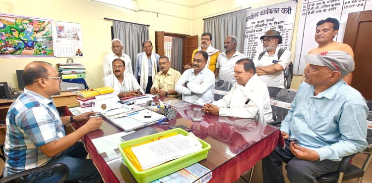 हुडको में बिजली व्यवस्था सुधारने की मांग, रहवासियों ने कार्यपालन अभियंता को सौंपा ज्ञापन