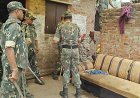 देवार बस्ती में दुर्ग पुलिस की बड़ी कार्रवाई, 12 किलो गांजा, 62 पौआ शराब और 2 तलवार बरामद