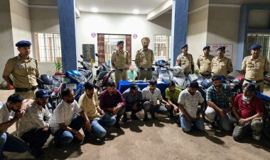 मंकी रिजॉर्ट के पीछे चल रहा था जुआ फड़, पुलगांव पुलिस ने 15 जुआरियों को दबोचा, ₹4.34 लाख की संपत्ति जब्त