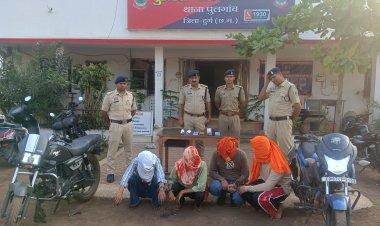 मोबाइल झपटमार गिरोह का भंडाफोड़, 3 नाबालिग सहित 8 गिरफ्तार