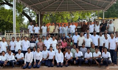 योग से फिट पुलिस, स्वस्थ समाज का संदेश: दुर्ग पुलिस लाइन में हजारों ने किया सामूहिक योग