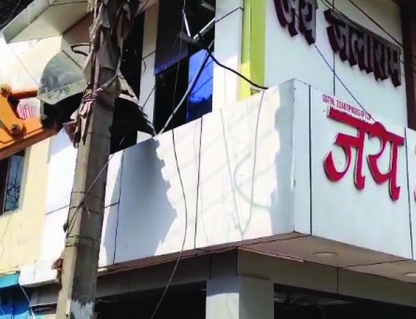 वैशाली नगर जोन-2 में निगम की बड़ी कार्रवाई, शासकीय जमीन पर बना अवैध निर्माण ढहाया