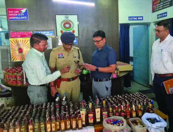 नकली शराब फैक्ट्री का भंडाफोड़, 869 बोतलें और 240 लीटर शराब जब्त, एक गिरफ्तार
