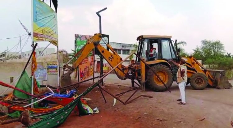 अवैध होर्डिंग पर कार्रवाई, नाला सफाई और पेयजल व्यवस्था का आयुक्त ने लिया जायजा