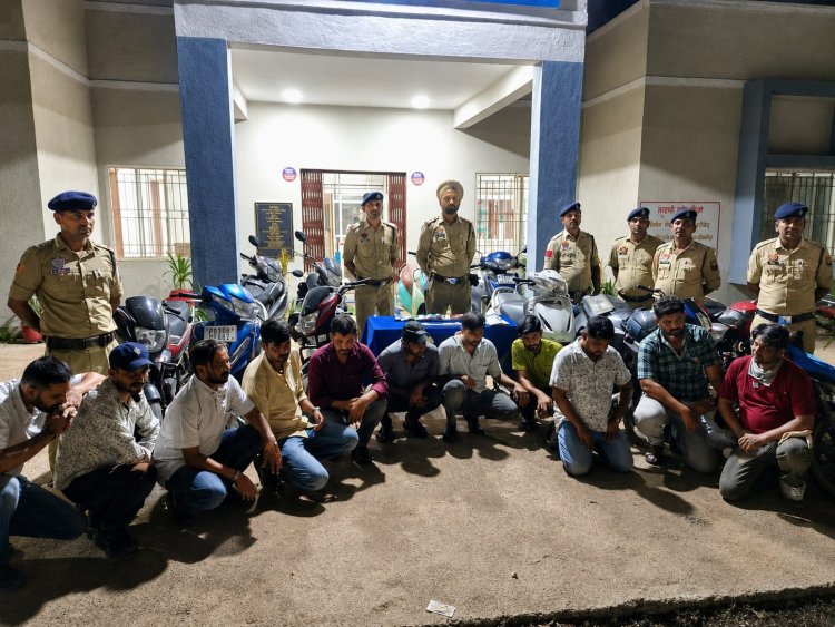 मंकी रिजॉर्ट के पीछे चल रहा था जुआ फड़, पुलगांव पुलिस ने 15 जुआरियों को दबोचा, ₹4.34 लाख की संपत्ति जब्त