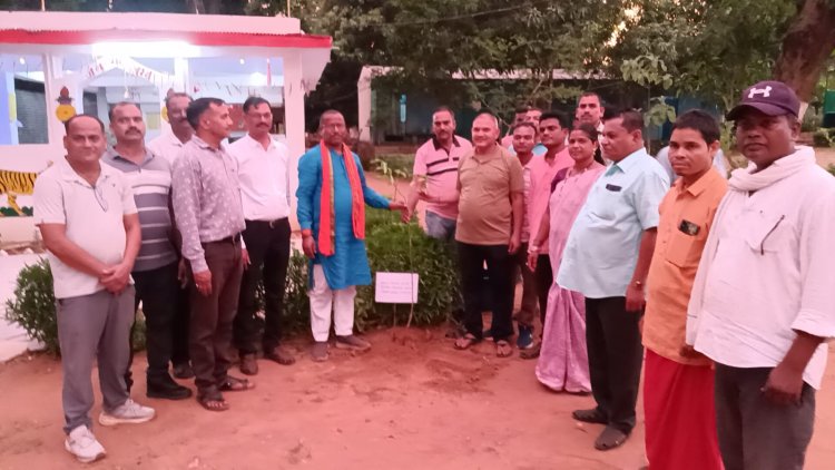 कसौली पुलिस कैंप में चला "एक पेड़ मां के नाम" अभियान, जनप्रतिनिधियों व ग्रामीणों ने किया पौधारोपण