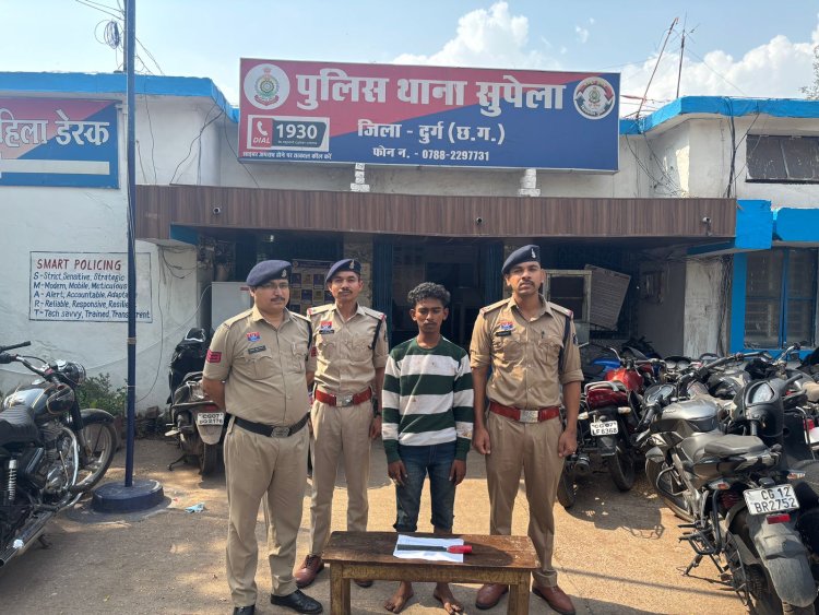 मैदान में हथियार लहराकर दहशत फैलाने वाला युवक गिरफ्तार