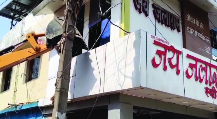 वैशाली नगर जोन-2 में निगम की बड़ी कार्रवाई, शासकीय जमीन पर बना अवैध निर्माण ढहाया