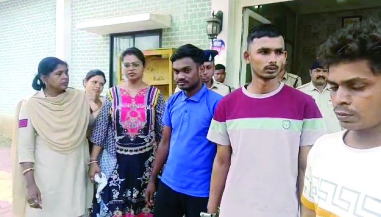 घर में चोरी का खुलासा, तीन चोर और जेवर खरीदने वाली महिला गिरफ्तार