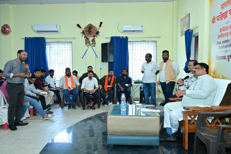 युवाओं से रूबरू हुए मंत्री गजेन्द्र यादव