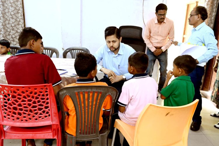 कलेक्टर अभिजीत सिंह ने बिहार से लाए गए पांच बच्चों के मामले में ठेकेदार और फैक्ट्री प्रबंधन पर कार्रवाई के दिए निर्देश