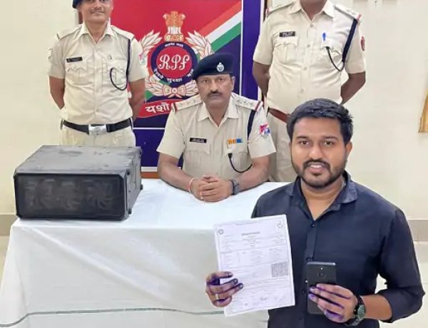 पर्सनल आईडी से बेच रहा था रेलवे ई-टिकट, RPF का छापा, चॉइस सेंटर संचालक गिरफ्तार