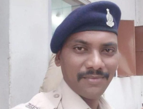 20 हजार की रिश्वत मांगना पड़ा भारी, कुम्हारी थाने का आरक्षक सोलोमन राजू सस्पेंड