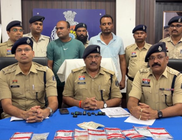 दुर्ग पुलिस ने 8 चोरियों का किया पर्दाफाश, मेडिकल रिप्रेजेंटेटिव निकला मास्टरमाइंड, 32 लाख का माल बरामद, दो आरोपी गिरफ्तार