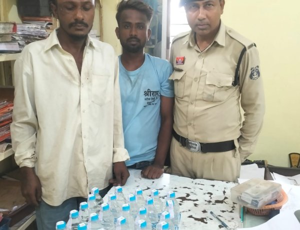 गौठान के पास चल रही थी अवैध शराब की बिक्री, उतई पुलिस ने दो तस्करों को दबोचा
