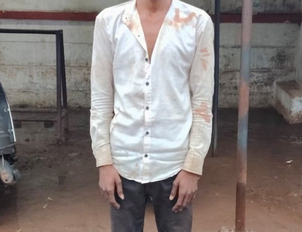 शराब के लिए मांगे पैसे, नहीं देने पर युवक से मारपीट, फिर पीकअप में की तोड़फोड़; आरोपी गिरफ्तार