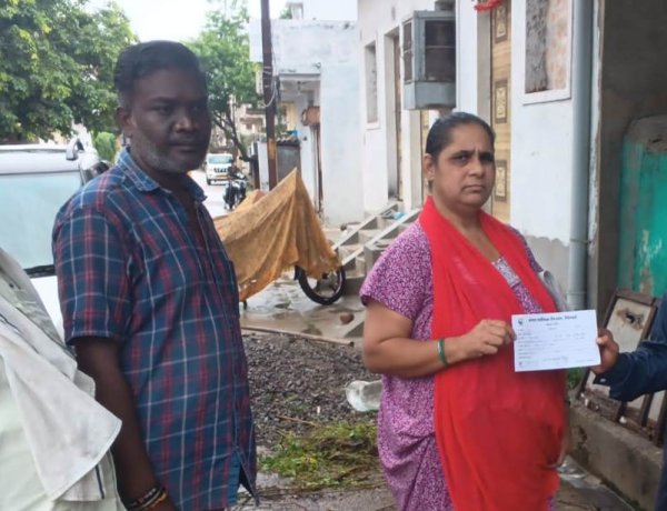 तालाब किनारे कचरा फेंकने वालों पर निगम का एक्शन, काटे गए चालान