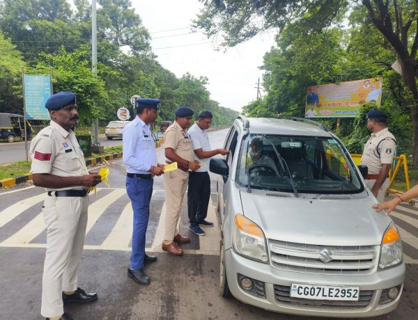 दुर्ग पुलिस का ट्रैफिक अभियान तेज, बाजारों से हाईवे तक व्यापारियों और वाहन चालकों को दी समझाइश