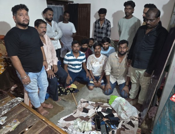 भिलाई खुर्सीपार में जुआ फड़ पर छापा, मकान मालकिन सहित 15 आरोपी गिरफ्तार, ₹3.27 लाख की संपत्ति जब्त