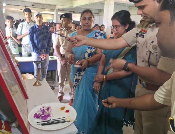 राष्ट्रीय एकता दिवस पर बलरामपुर में छात्र-छात्राओं का सम्मान, एसपी वैभव बैंकर ने दिया सफलता का मंत्र