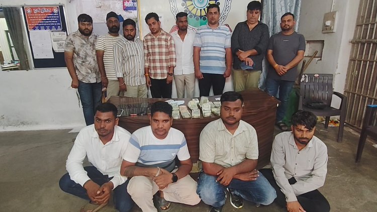 दुर्ग में जुए के अड्डे पर पुलिस का बड़ा छापा, 12 जुआरी गिरफ्तार, ₹9.04 लाख नकद जब्त