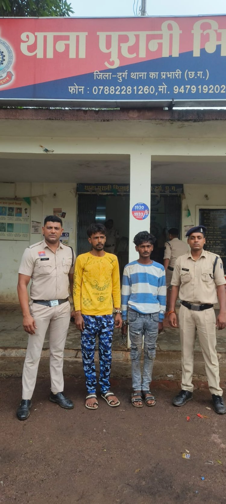 ऑटो में बैठते ही उड़ा दिए ₹74 हजार, चालक और साथी गिरफ्तार
