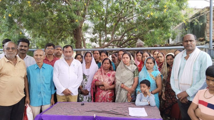 60 साल से बसे परिवारों को उजाड़ने की तैयारी, कुटेला भाटा में प्रशासन के खिलाफ प्रदर्शन