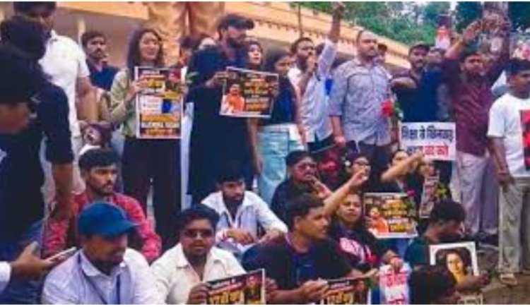 रायपुर में शिक्षा मंत्री गजेंद्र यादव के इस्तीफे की मांग, पेपर लीक के विरोध में छात्रों का प्रदर्शन
