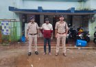धारदार हथियार से महिला पर हमला, एक गिरफ्तार, 2 फरार