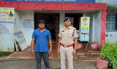 उड़िया बस्ती में सुलभ शौचालय के सामने पुलिस की रेड, 1.148 किलो गांजा जब्त; कीमत 57,400 रुपए