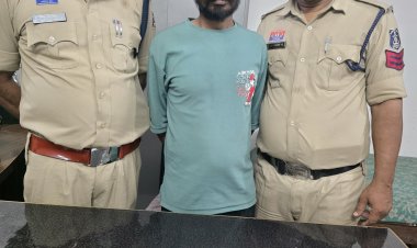 देशी कट्टा लेकर बस्ती में फैला रहा था दहशत, पुलिस ने घेराबंदी कर दबोचा