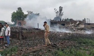 कौशांबी में पटाखा फैक्ट्री में भीषण विस्फोट, 2 बच्चों समेत 11 की दर्दनाक मौत, 22 झुलसे