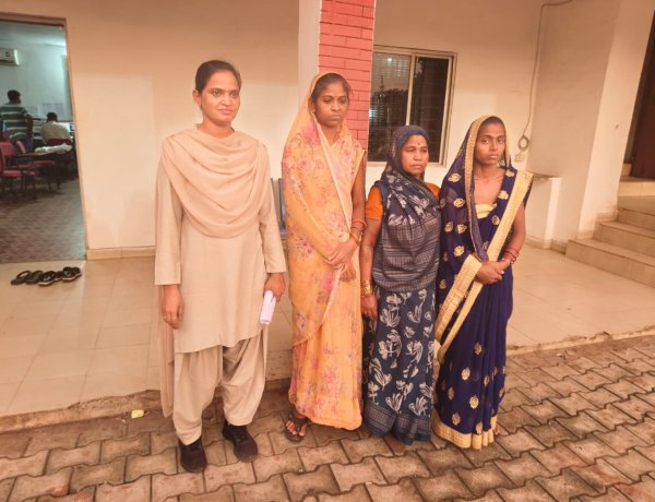 पिकअप हटाने के विवाद में 3 महिला आरोपी गिरफ्तार, पहले 4 आरोपी जा चुके हैं जेल, स्टम्प और बेस बल्ला जब्त